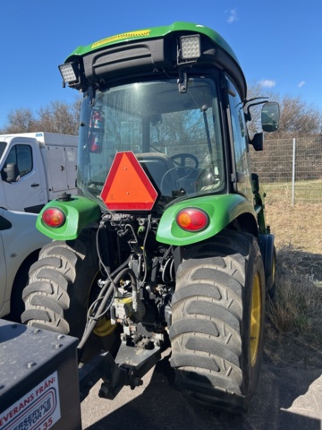 1427754-7 Kompakttraktor med frontlastare och redskap - John Deere 3720 -2013
