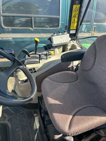 1427754-14 Kompakttraktor med frontlastare och redskap - John Deere 3720 -2013