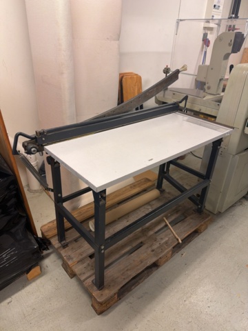 1469976-2 Cutting table
