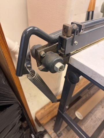 1469976-3 Cutting table