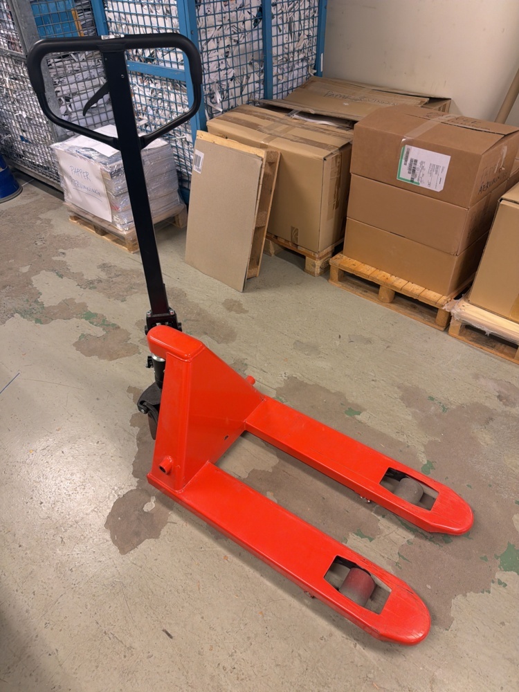 1469977-1 Pallet trucks, ladders, trolleys and paper towel holders