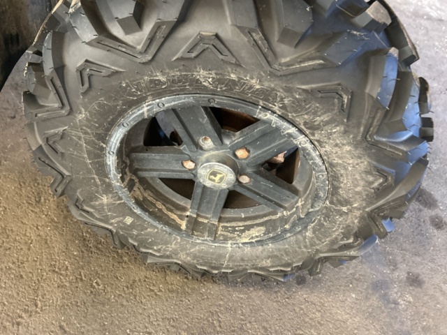 1503950-24 John Deere Gator XUV 855D -2013