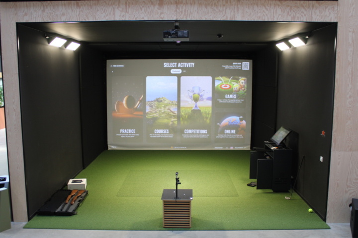 1501663-1 Golf simulator Trackman 4