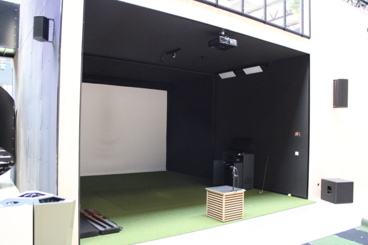 1501663-14 Golf simulator Trackman 4