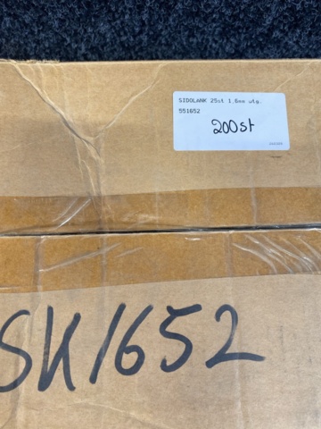 1512803-9 Assortment of inserts, drive links, side links etc.