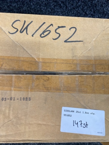 1512803-10 Assortment of inserts, drive links, side links etc.