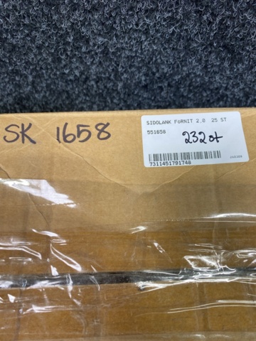 1512803-11 Assortment of inserts, drive links, side links etc.