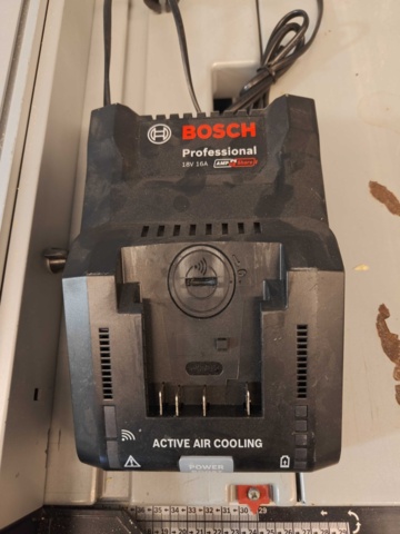 1435824-12 Bordssåg med stativ batteridriven Bosch GTS18V-216
