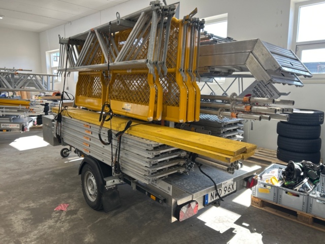 1497661-4 Ställningstrailer med ställning