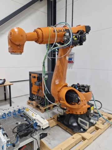 1371175-19 Industrirobot med tillbehör - KUKA KR 150 R2700-2, -2019