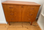 1405727 Older cabinet with 3 drawers