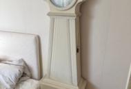 1405728 Older grandfather clock
