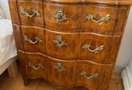 1405729 Older lockable cabinet/dresser