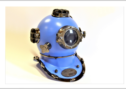 Bild som representerar auktionen - Unik Heminredning; rustningar, dyk- och riddarhjälmar m.m.