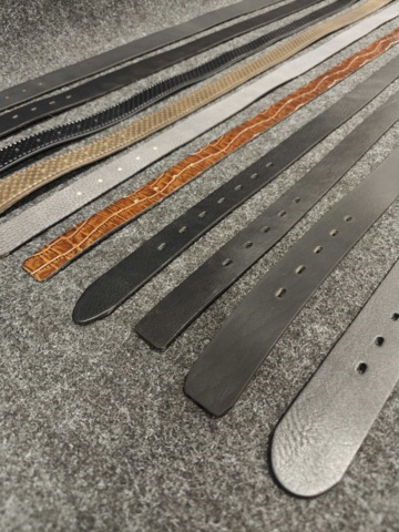 1514441-7 10 leather belts, size 85