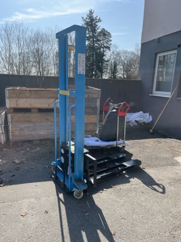 1421785-1 Ny/oanvänd Hanteringstruck / gångstaplare med skjutstativ EHT-1000