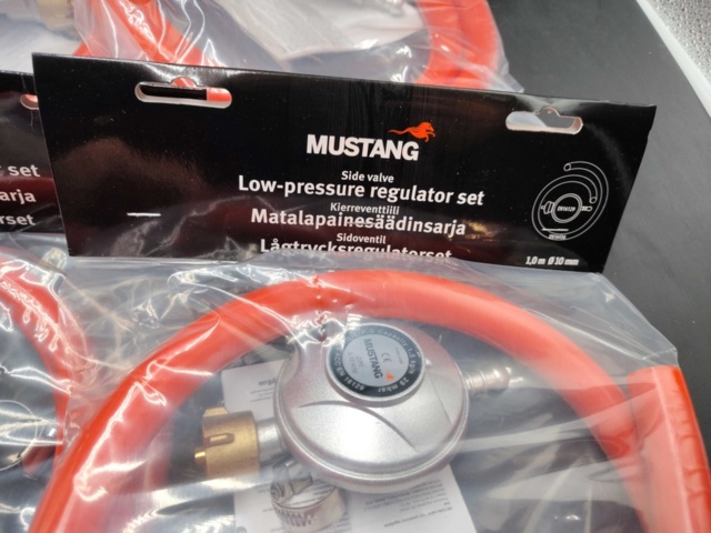 1508409-3 Gasolregulatorer med slang 9 st – Mustang, lågtryck, sidoventil