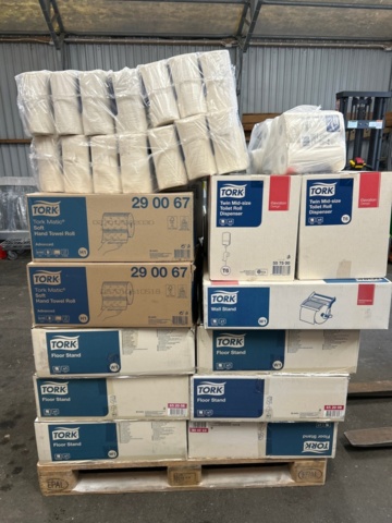 1482522-3 Pallet with Tork products