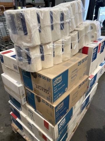 1482522-5 Pallet with Tork products
