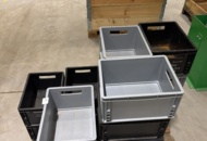 1510014 Lot of plastic boxes in 3 pallets