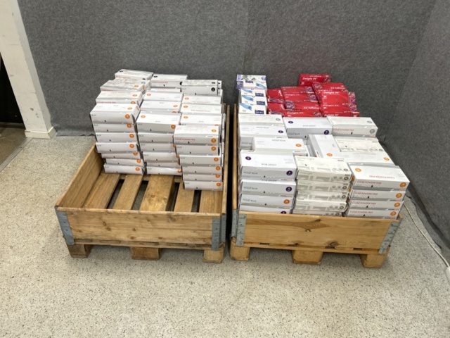 1482524-1 Lot of vinyl and nitrile gloves