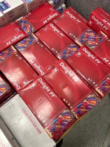 1482524-6 Lot of vinyl and nitrile gloves