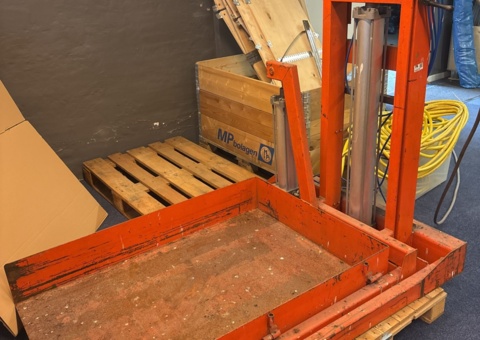 Bild som representerar auktionen - Avyttring lagerobjekt och verkstadsutrustning