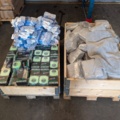 1482513-2 2 pallets with washing brushes, washing gloves and drying cloths
