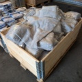 1482513-4 2 pallets with washing brushes, washing gloves and drying cloths