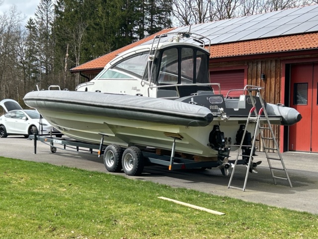 1457641-5 RIB Unlimited 36 Explorer, ink trailer