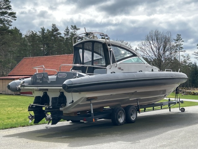 1457641-7 RIB Unlimited 36 Explorer, ink trailer