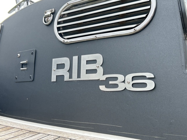1457641-15 RIB Unlimited 36 Explorer, ink trailer