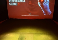 1344188 TrackMan 4 – Komplett golfsimulator för inomhusbruk inkl. projektor, dator & tillbehör