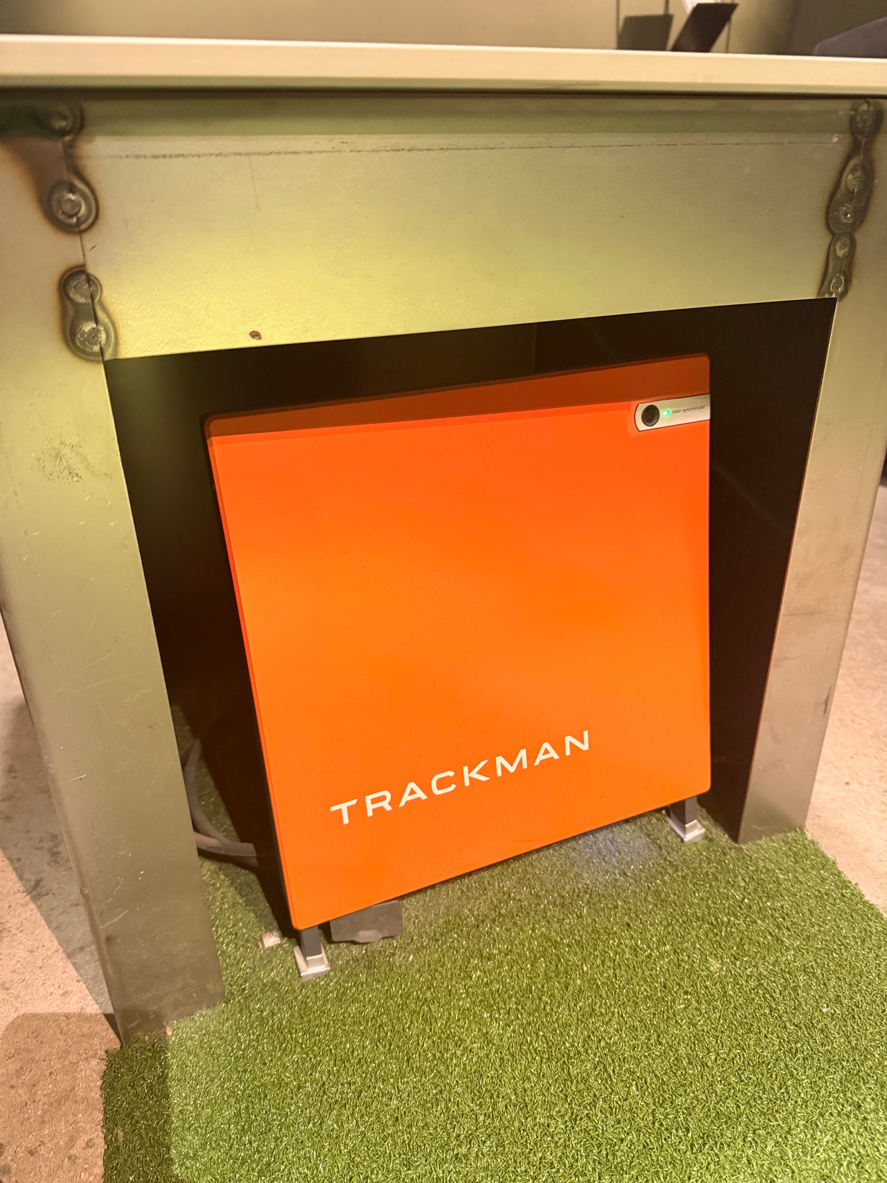 TrackMan 4 – Complete golf simulator for indoor use incl. projector ...