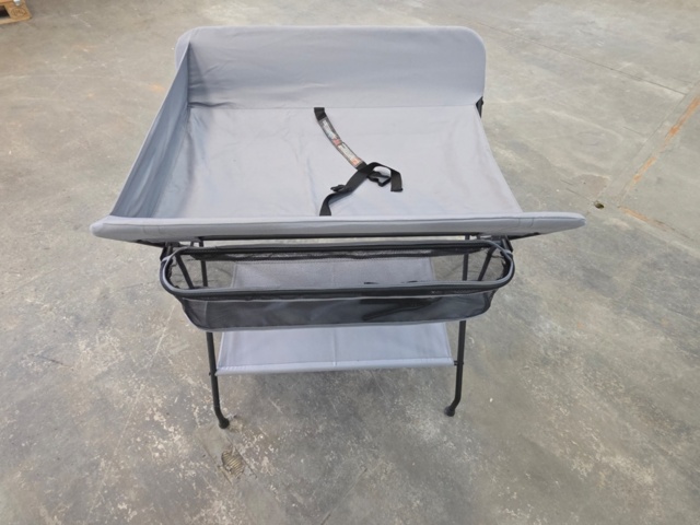 1513464-1 Folding changing table