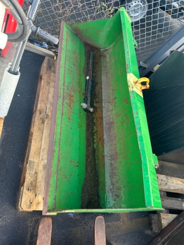 1427754-22 Kompakttraktor med frontlastare och redskap - John Deere 3720 -2013