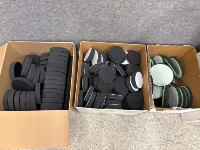 Samling med poleringspads för bilvård