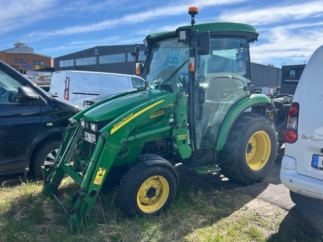 1427754-3 Kompakttraktor med frontlastare och redskap - John Deere 3720 -2013