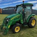 1427754-1 Kompakttraktor med frontlastare och redskap - John Deere 3720 -2013