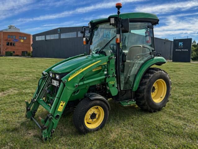 1427754-1 Kompakttraktor med frontlastare och redskap - John Deere 3720 -2013