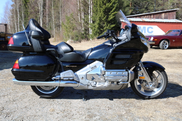 1416928-4 Honda Powersports GL1800A Gold Wing 1.8. ABS. 120hp, 2001. Low mileage.