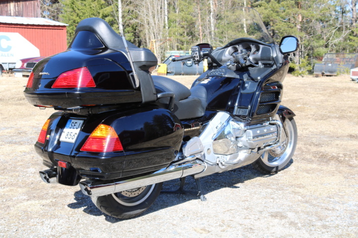 1416928-5 Honda Powersports GL1800A Gold Wing 1.8. ABS. 120hp, 2001. Low mileage.