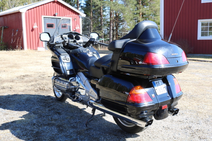 1416928-7 Honda Powersports GL1800A Gold Wing 1.8. ABS. 120hp, 2001. Low mileage.