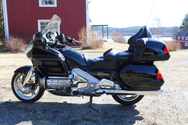 1416928-8 Honda Powersports GL1800A Gold Wing 1.8. ABS. 120hp, 2001. Low mileage.