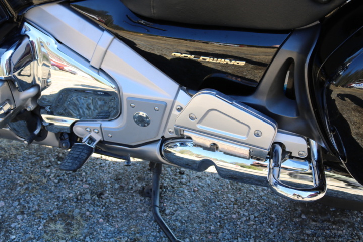 1416928-13 Honda Powersports GL1800A Gold Wing 1.8. ABS. 120hp, 2001. Low mileage.