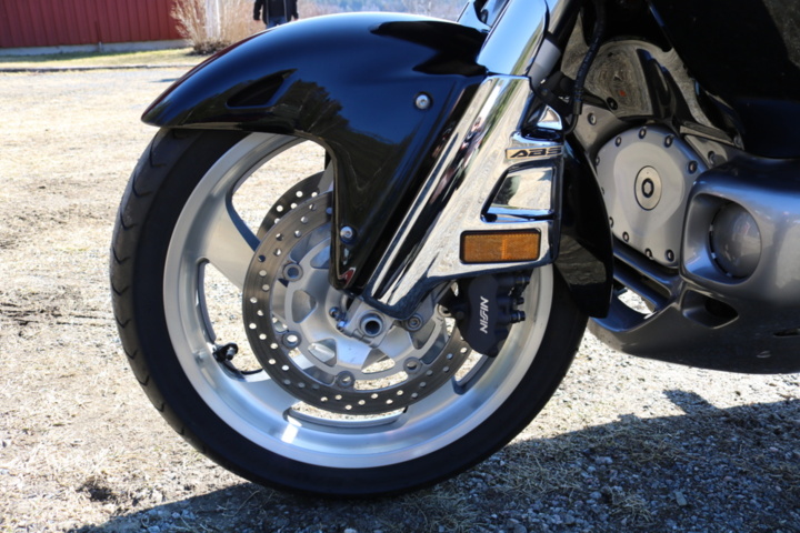 1416928-24 Honda Powersports GL1800A Gold Wing 1.8. ABS. 120hp, 2001. Low mileage.