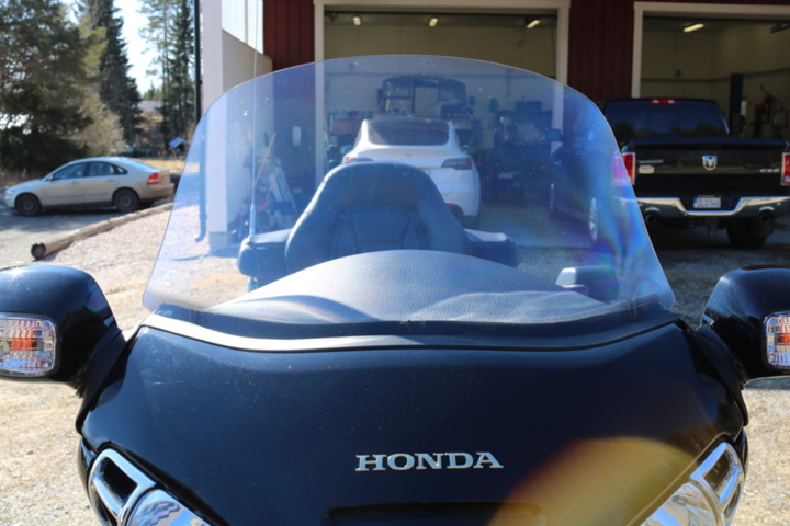 1416928-29 Honda Powersports GL1800A Gold Wing 1.8. ABS. 120hp, 2001. Low mileage.