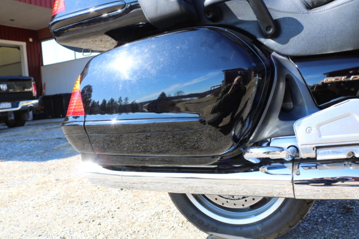 1416928-36 Honda Powersports GL1800A Gold Wing 1.8. ABS. 120hp, 2001. Low mileage.