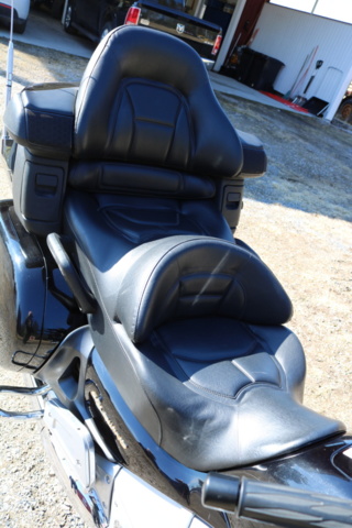 1416928-37 Honda Powersports GL1800A Gold Wing 1.8. ABS. 120hp, 2001. Low mileage.