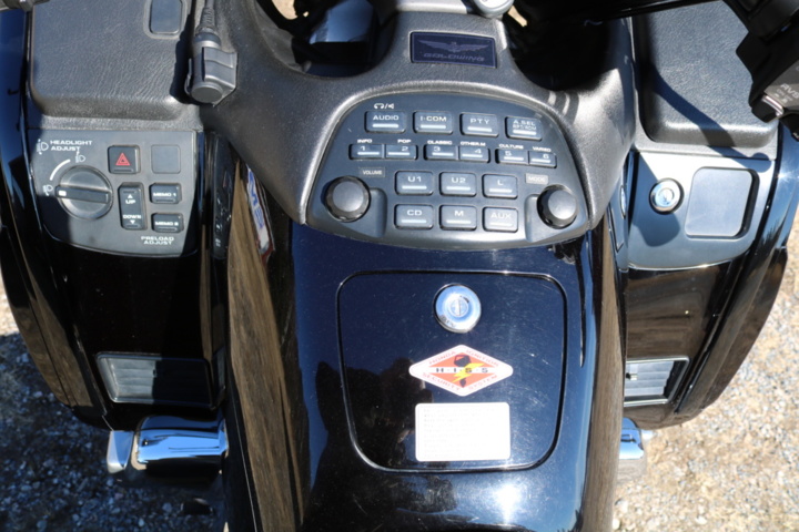 1416928-45 Honda Powersports GL1800A Gold Wing 1.8. ABS. 120hp, 2001. Low mileage.
